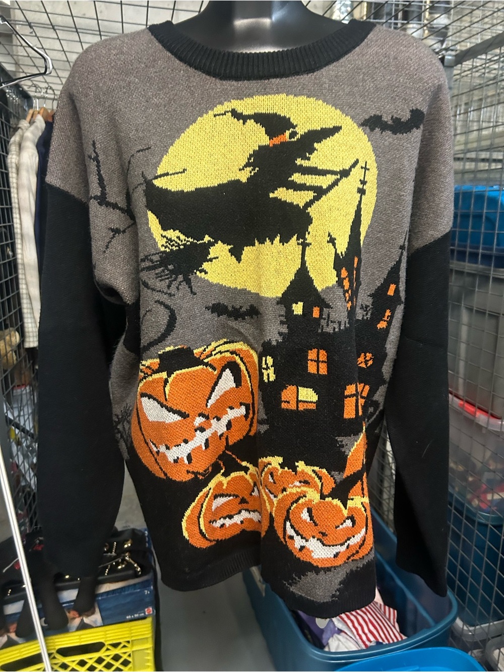 Brand new high quality heavy Halloween Knit sweater with Pumpkins & Witch 🧙 XL